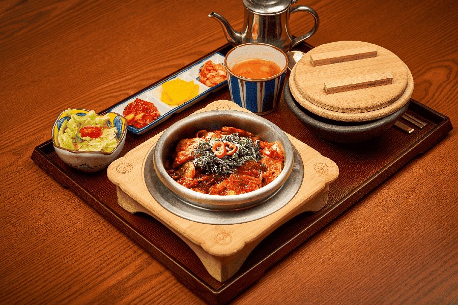 메뉴 김치제육솥밥